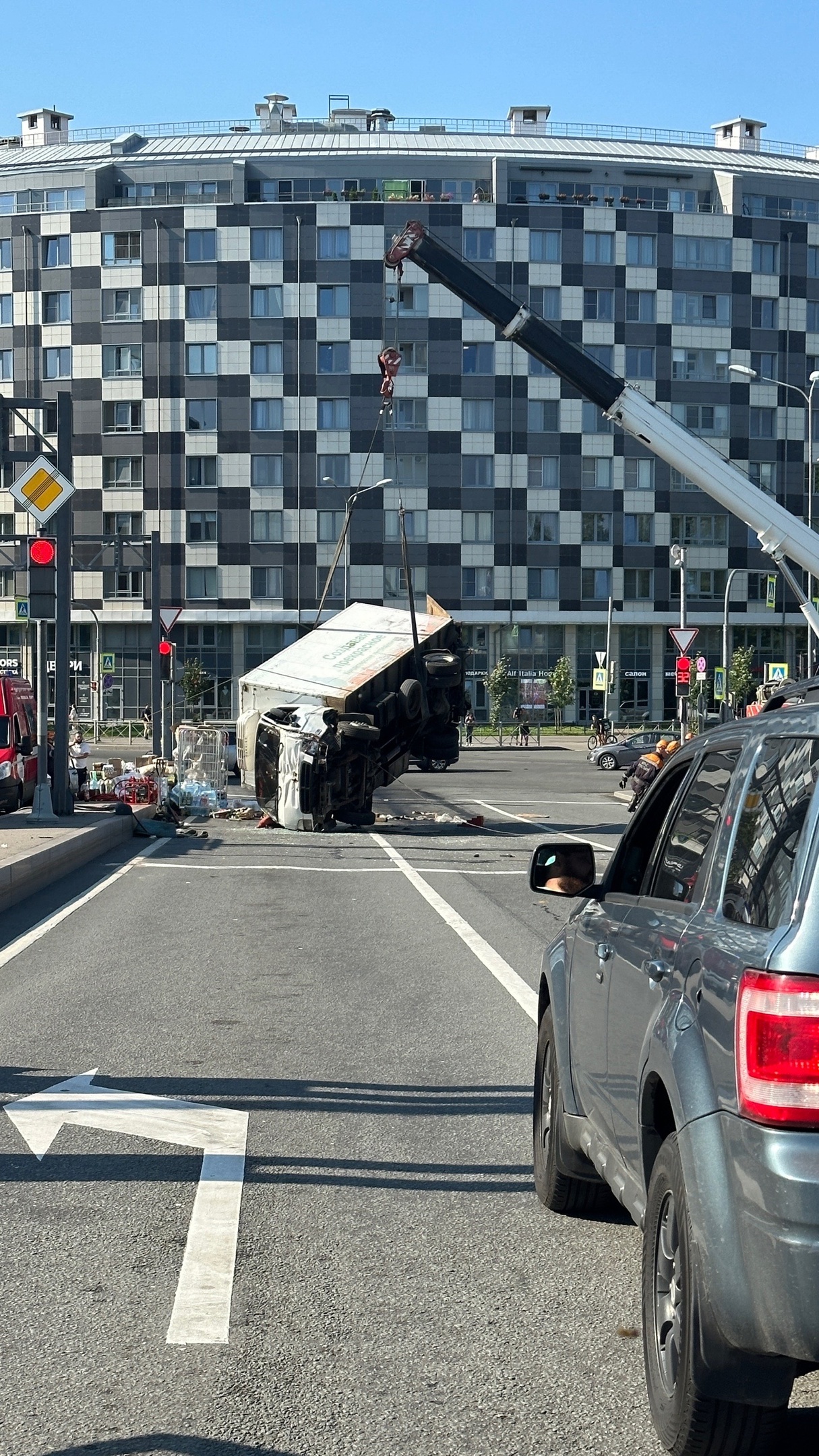 Утро на дорогах Петербурга началось со штиля в 3 балла и 