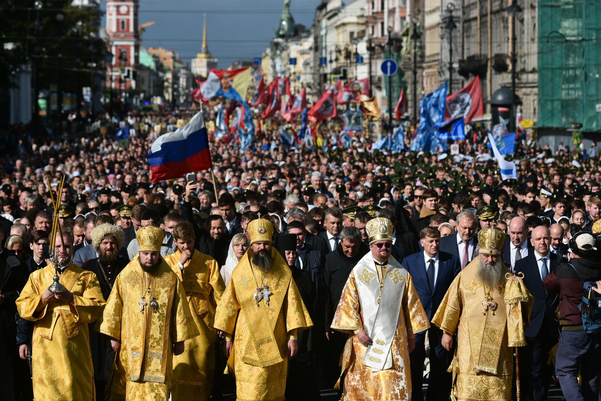 Александр Невский крестный ход