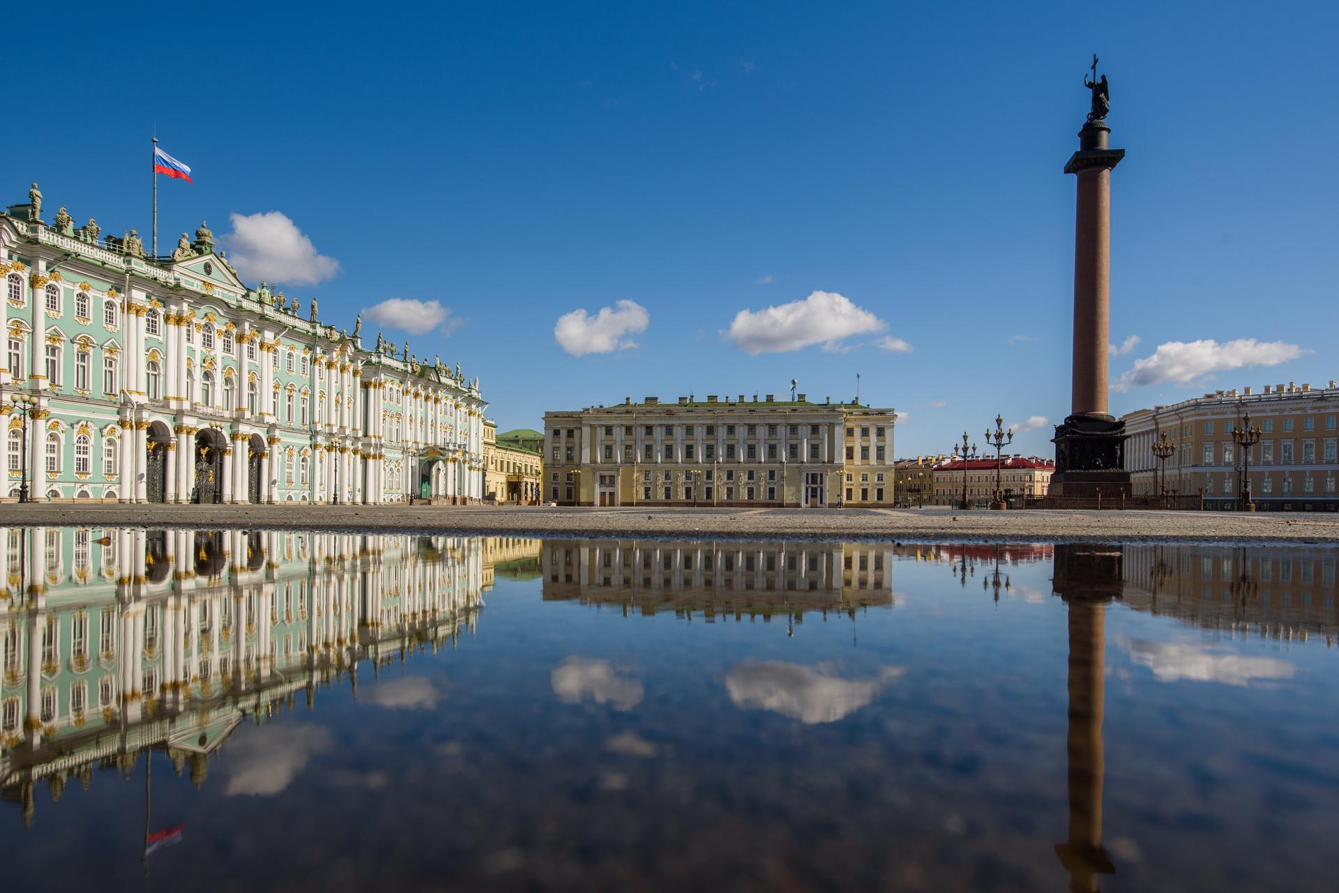 Авария с велосипедистами, бюджет Смольного, отмена парада: Петербург 7  сентября