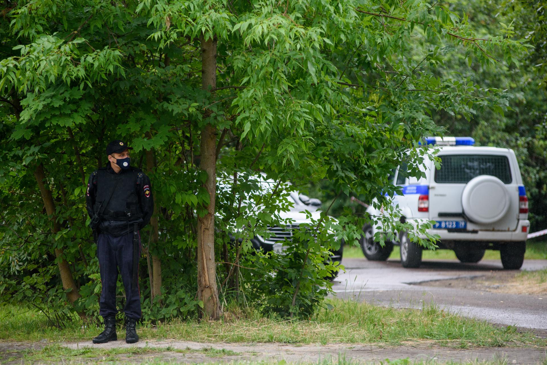 Напугавший гатчинцев человек с ружьём и в противогазе оказался тиктокером