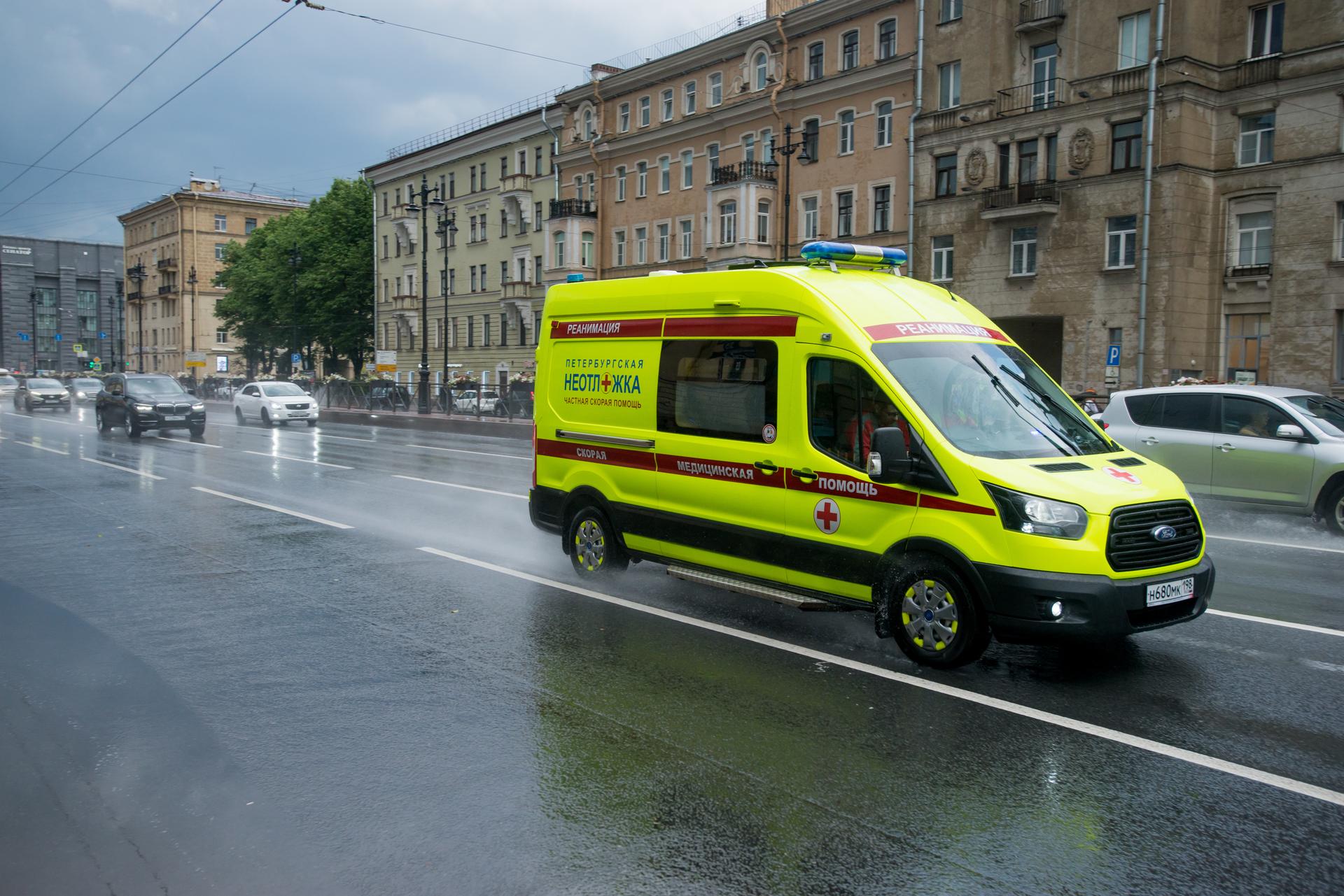 В Петербурге девочка попала под колёса машины на пешеходном переходе