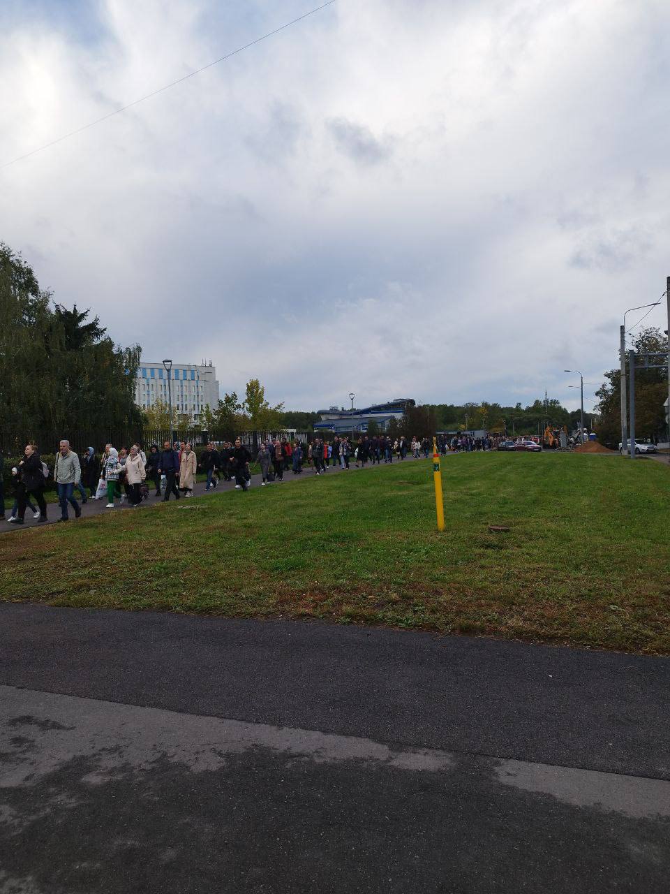 Перекрытие на Ветеранов собрало затор и заставило горожан идти к метро  пешком