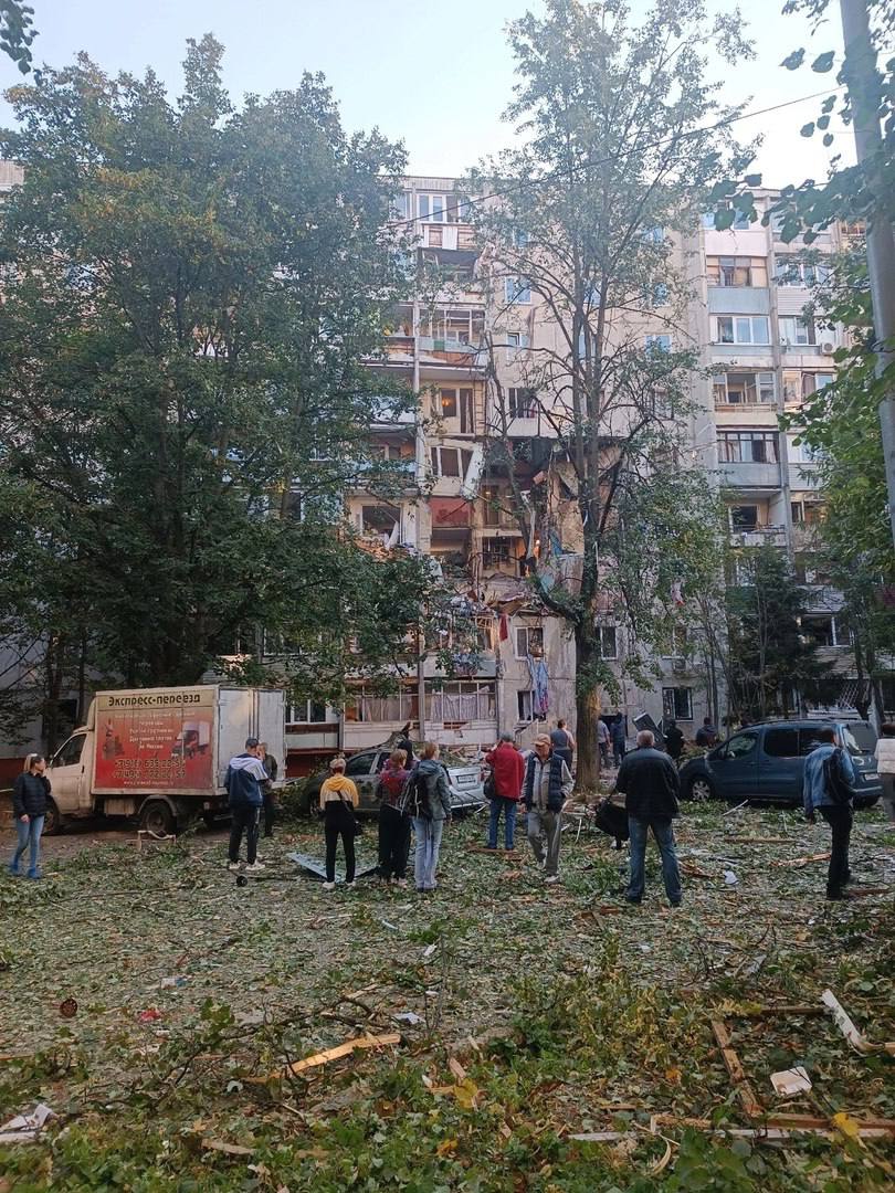 Три этажа дома обрушились из-за взрыва газа в подмосковной Балашихе