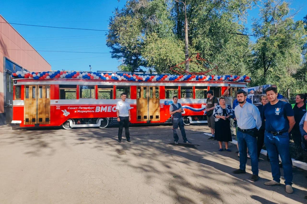 В Мариуполе запустили петербургский ретротрамвай