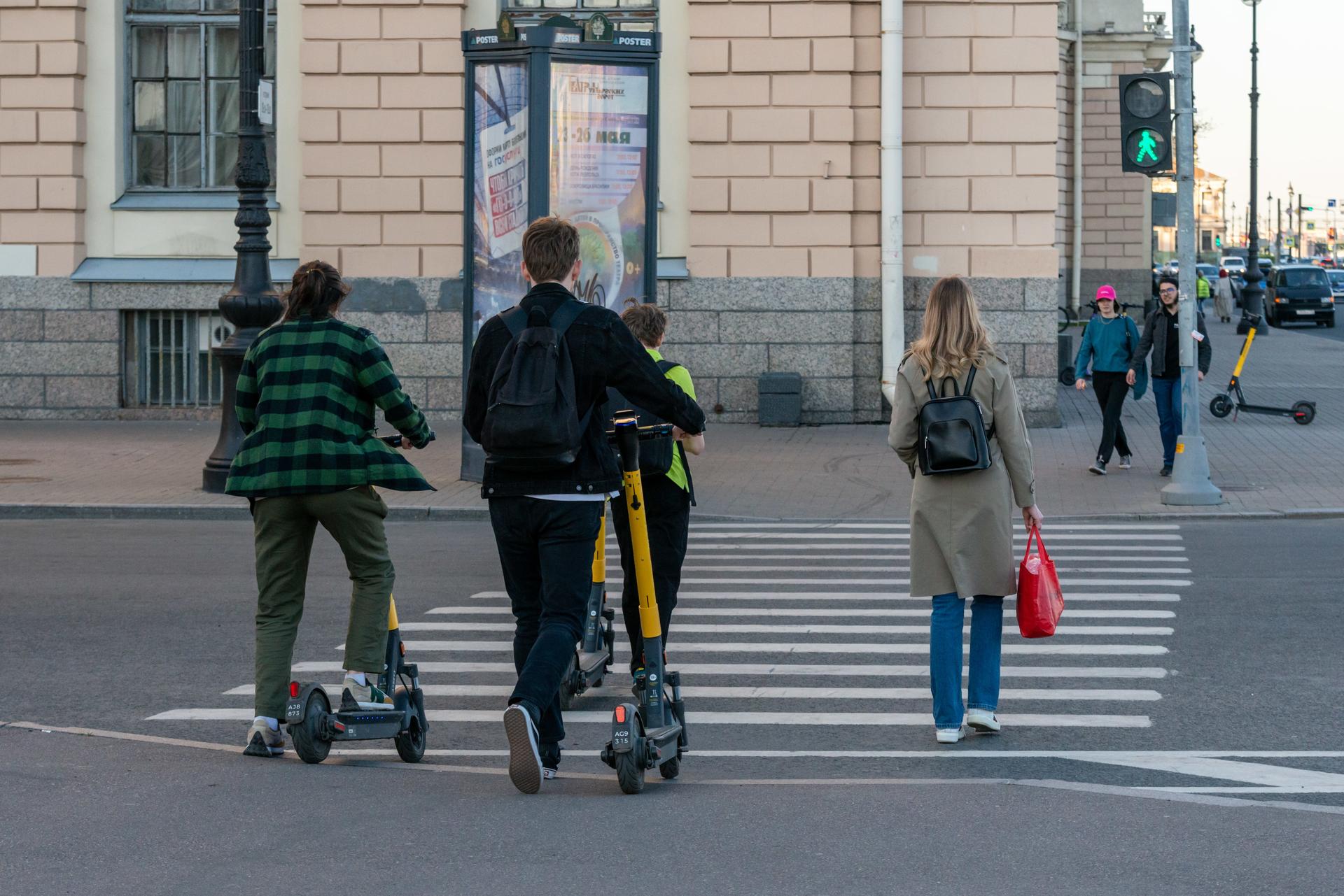 Петербуржцы поддержали идею жёстких штрафов для пьяных самокатчиков