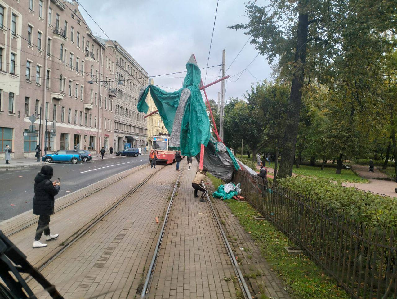 Очень странные дела. Движение трамваев в Петербурге остановилось из-за  