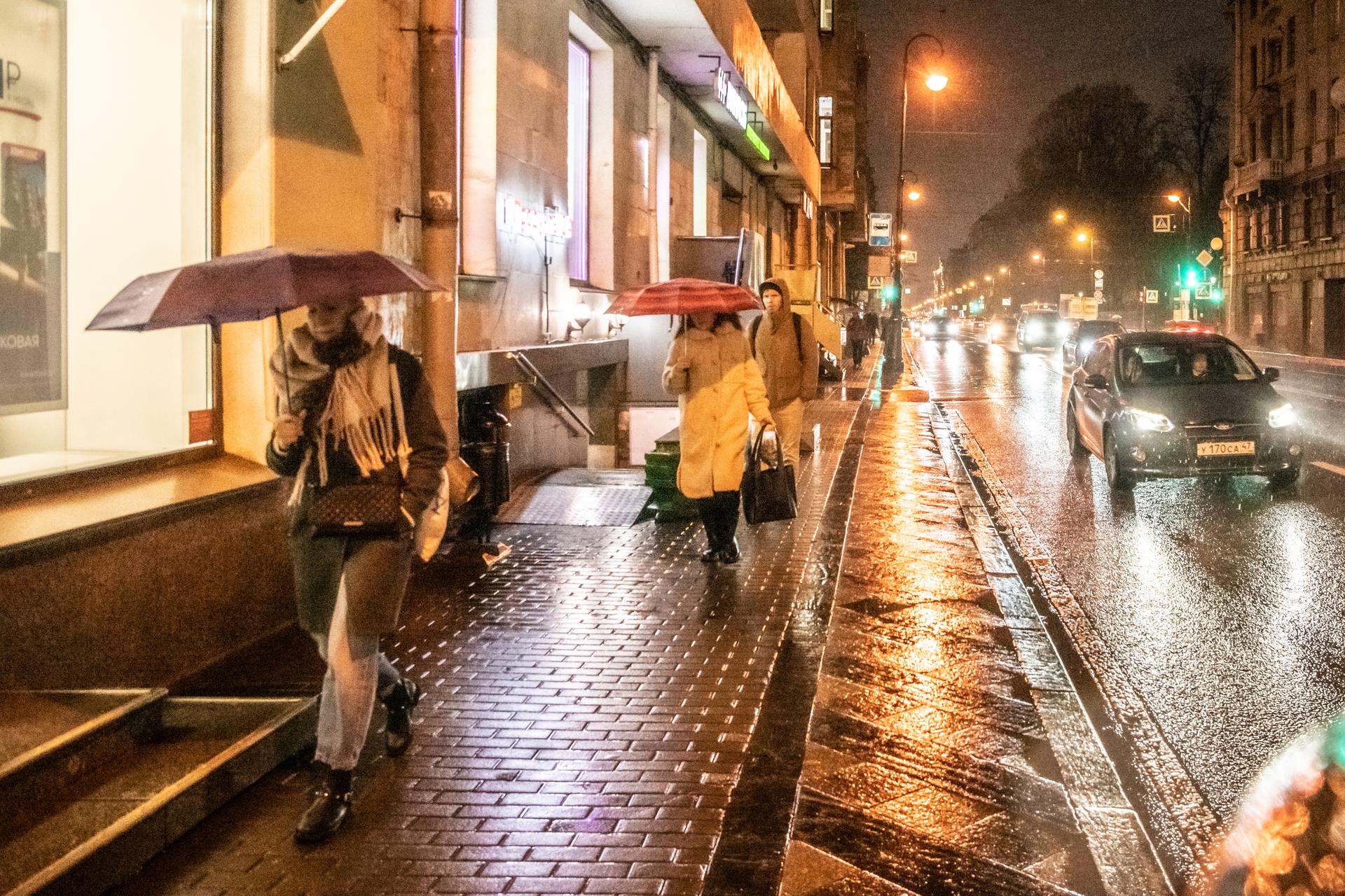 Похолодание сделает паузу. Петербург встретит праздничные выходные в тепле  и под дождём