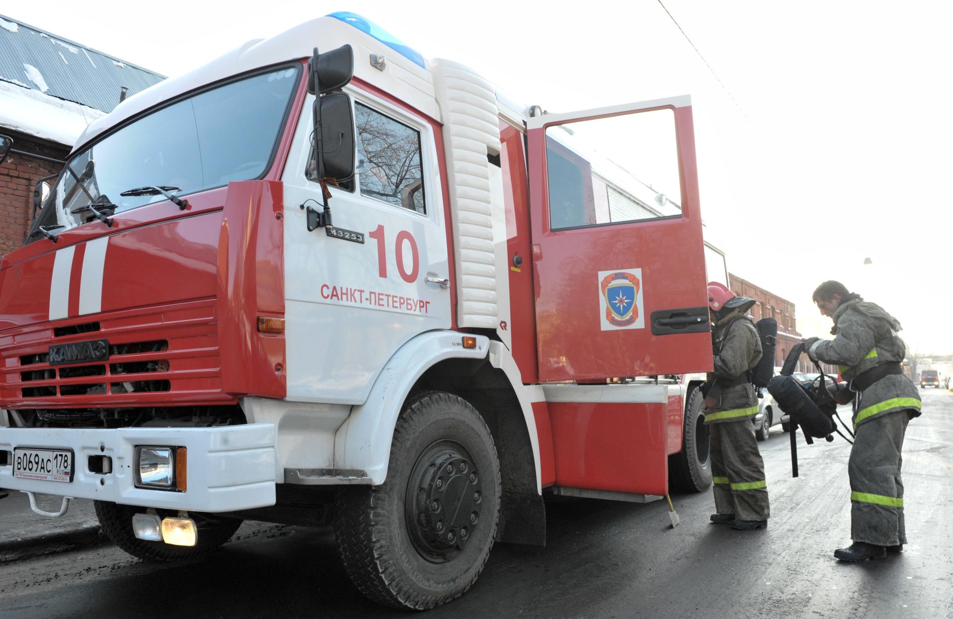 Два человека погибли в пожаре на Екатерининском проспекте. Загорелся мусор