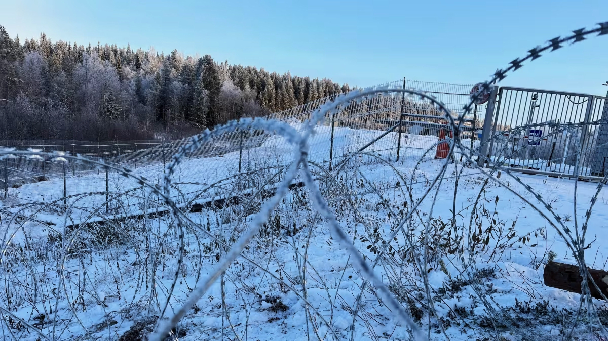 Финляндия огородила КПП Куусамо на границе с Россией забором из 