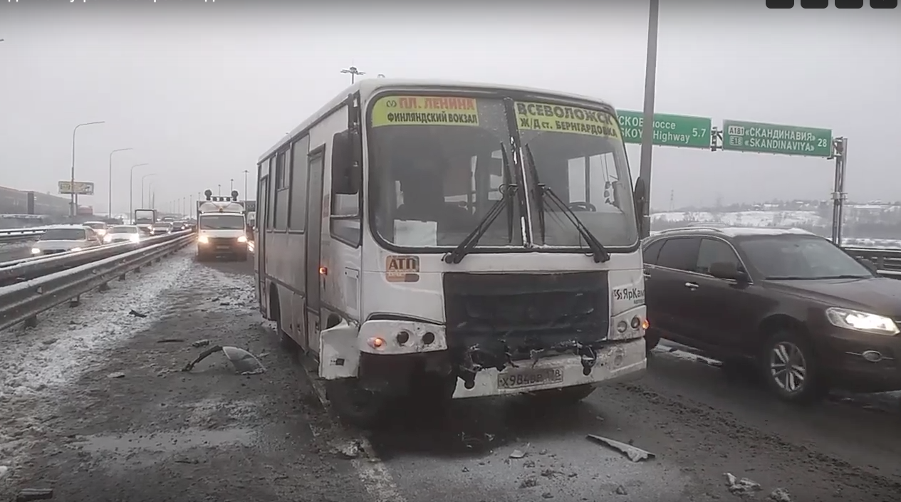 Массовая авария с пострадавшим стала причиной пробки на севере КАД