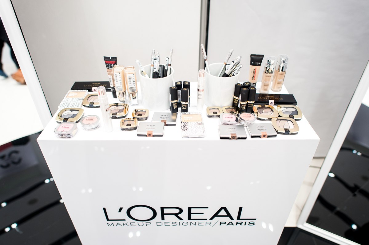 Фирма l. Лореаль компания. L'Oreal компания. Концерн лореаль. L'Oreal магазин.