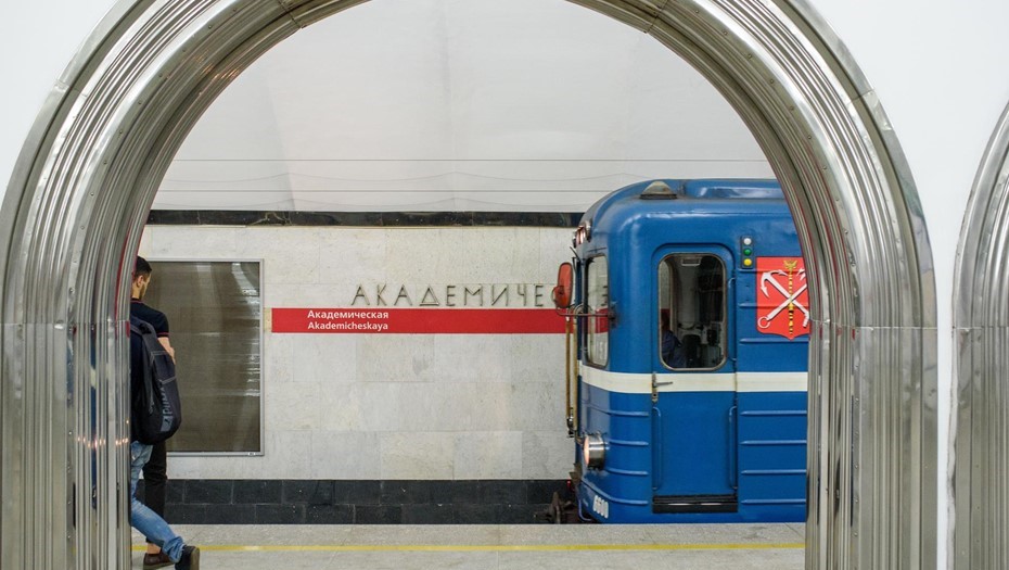 Красивые станции метро Петербурга: 10 самых впечатляющих остановок в культурной столице