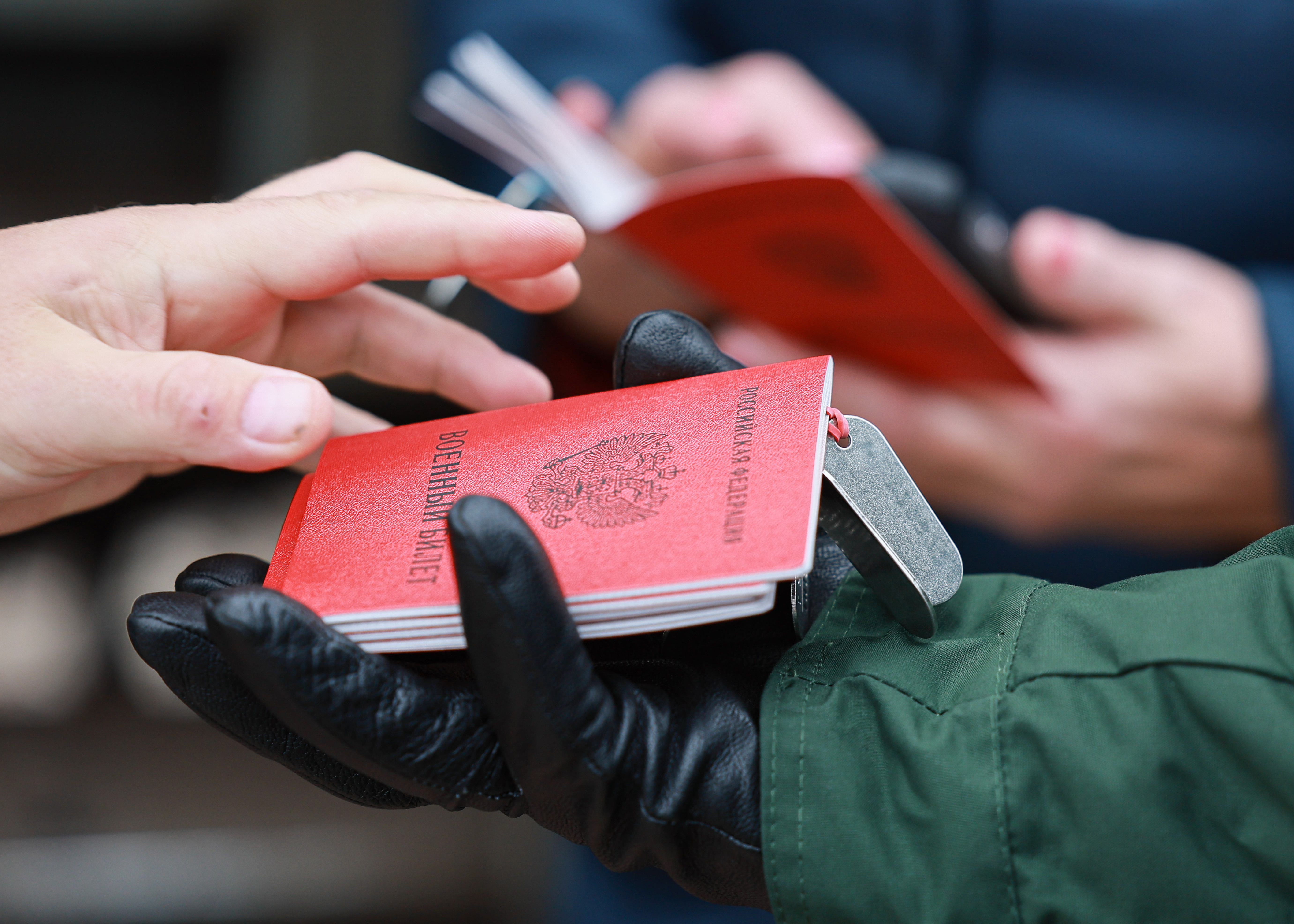 Задержанных на полицейском рейде в Петербурге поставили на воинский учёт