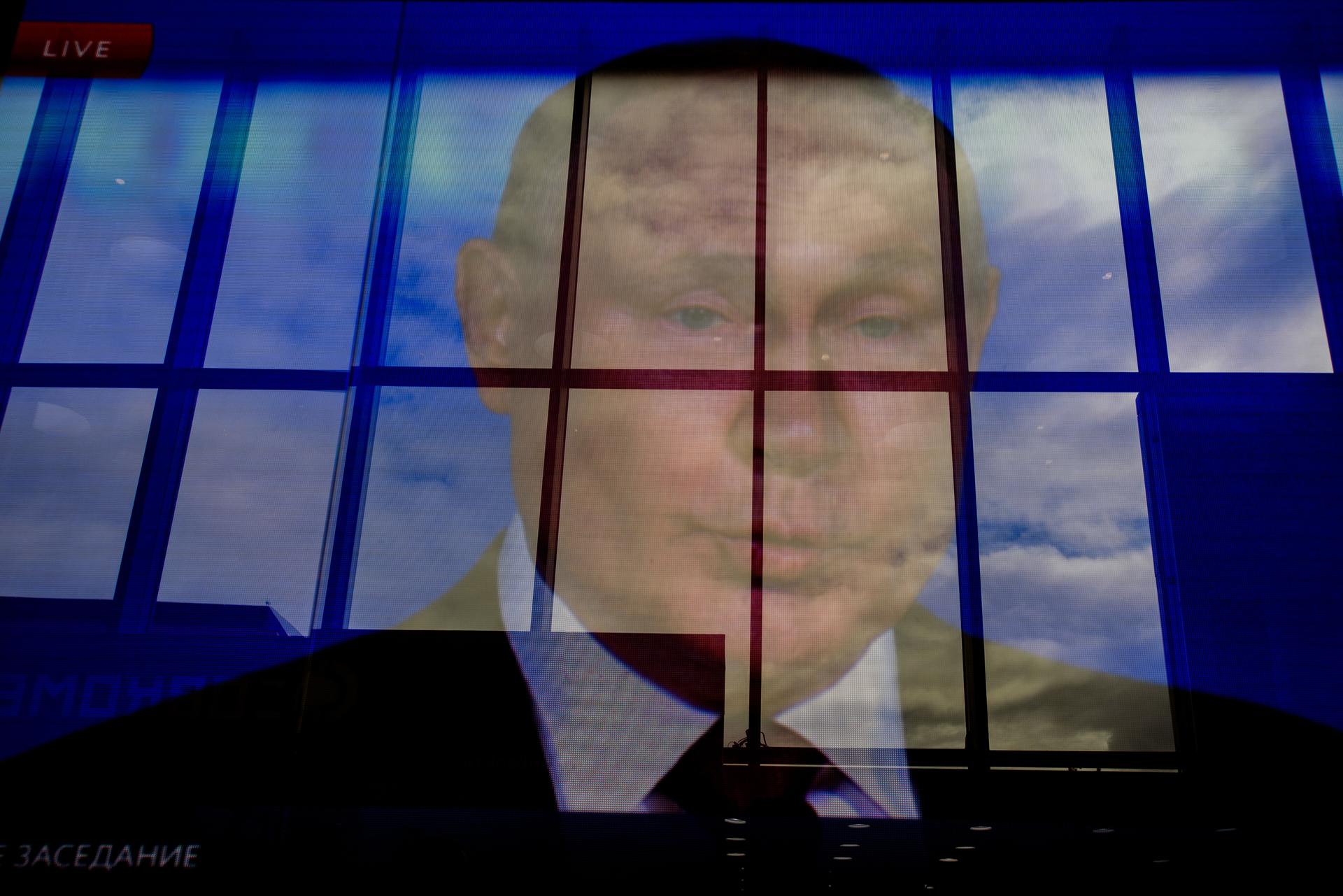 Арест активов. Портрет Путина. Фото Путина.