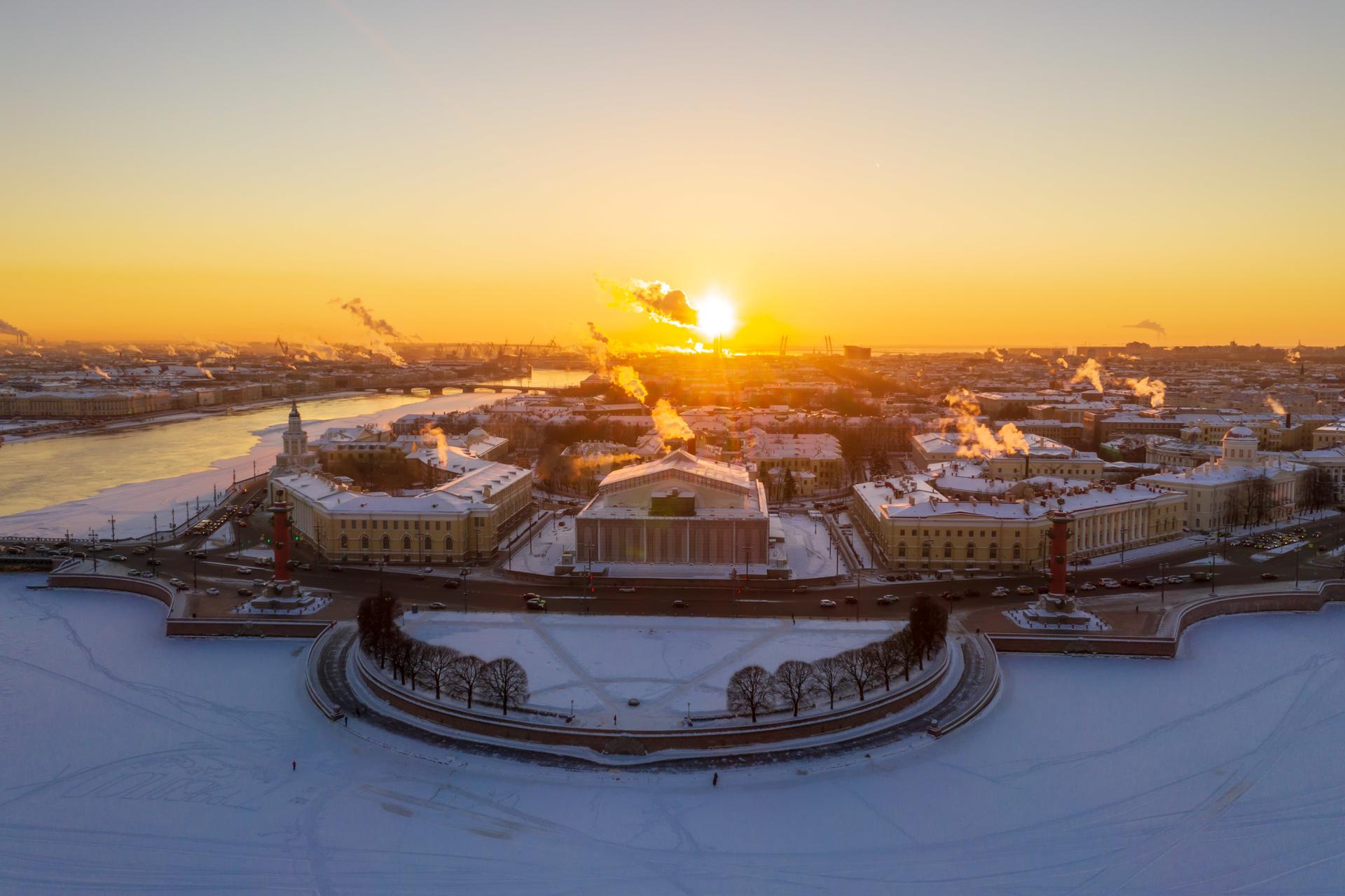 Сколько часов светило солнце в СПб в январе 2024 года