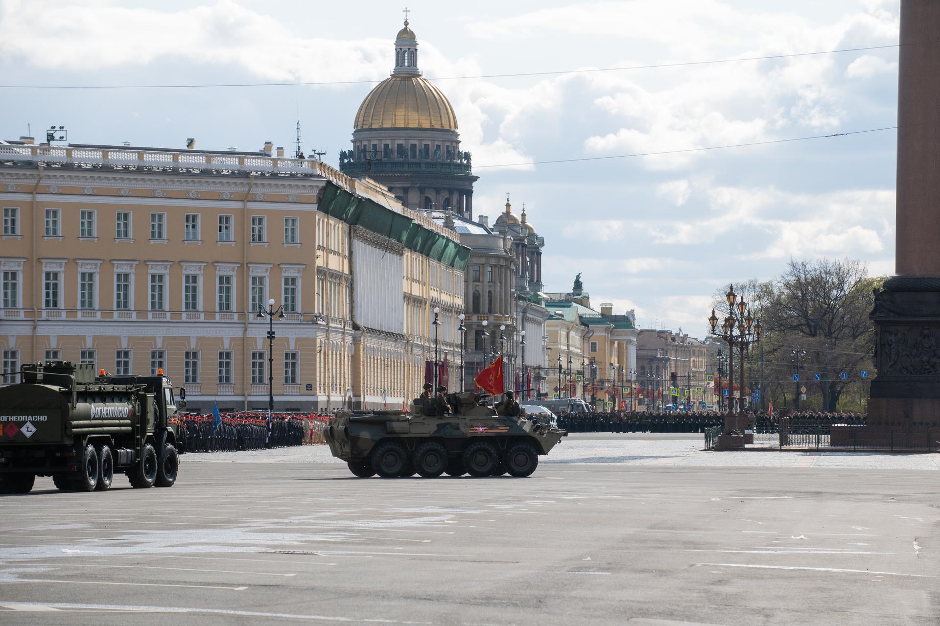 Почему ЗВО разделили на Московский и Ленинградский военные округа