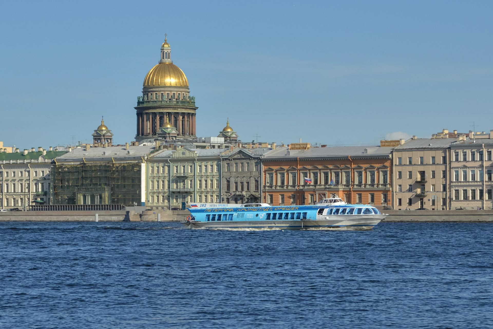 Проезд на пароме по Неве существенно подорожал