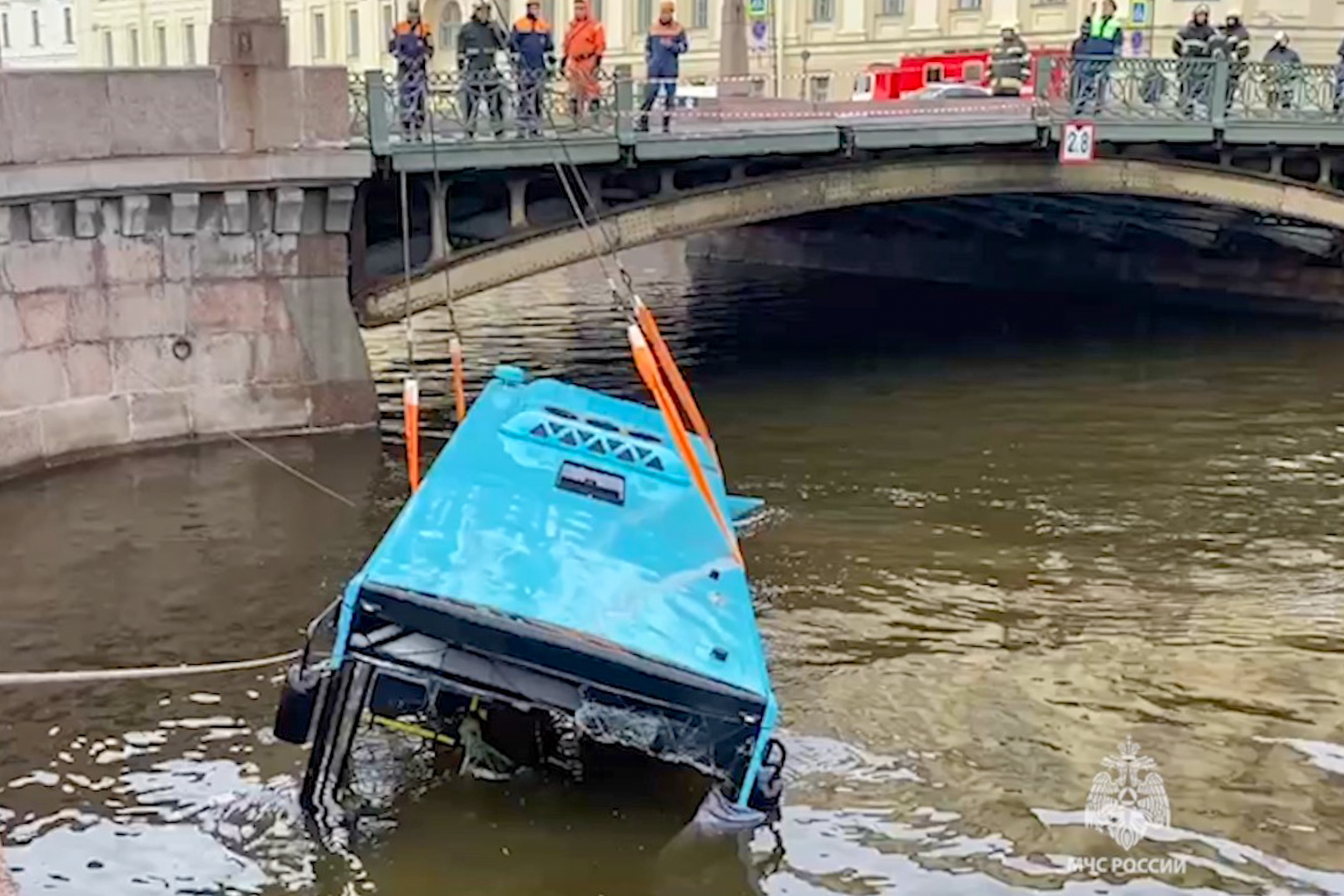 Автобус упал в Мойку: уголовное дело, последние новости