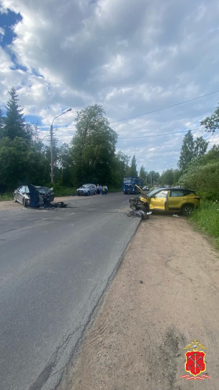 Водитель Kia погибла при лобовом столкновении с Toyota под Петербургом