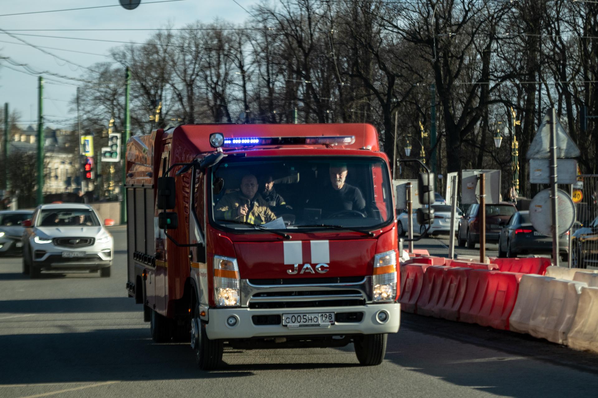 Из горящего дома на набережной реки Фонтанки эвакуировали 12 человек