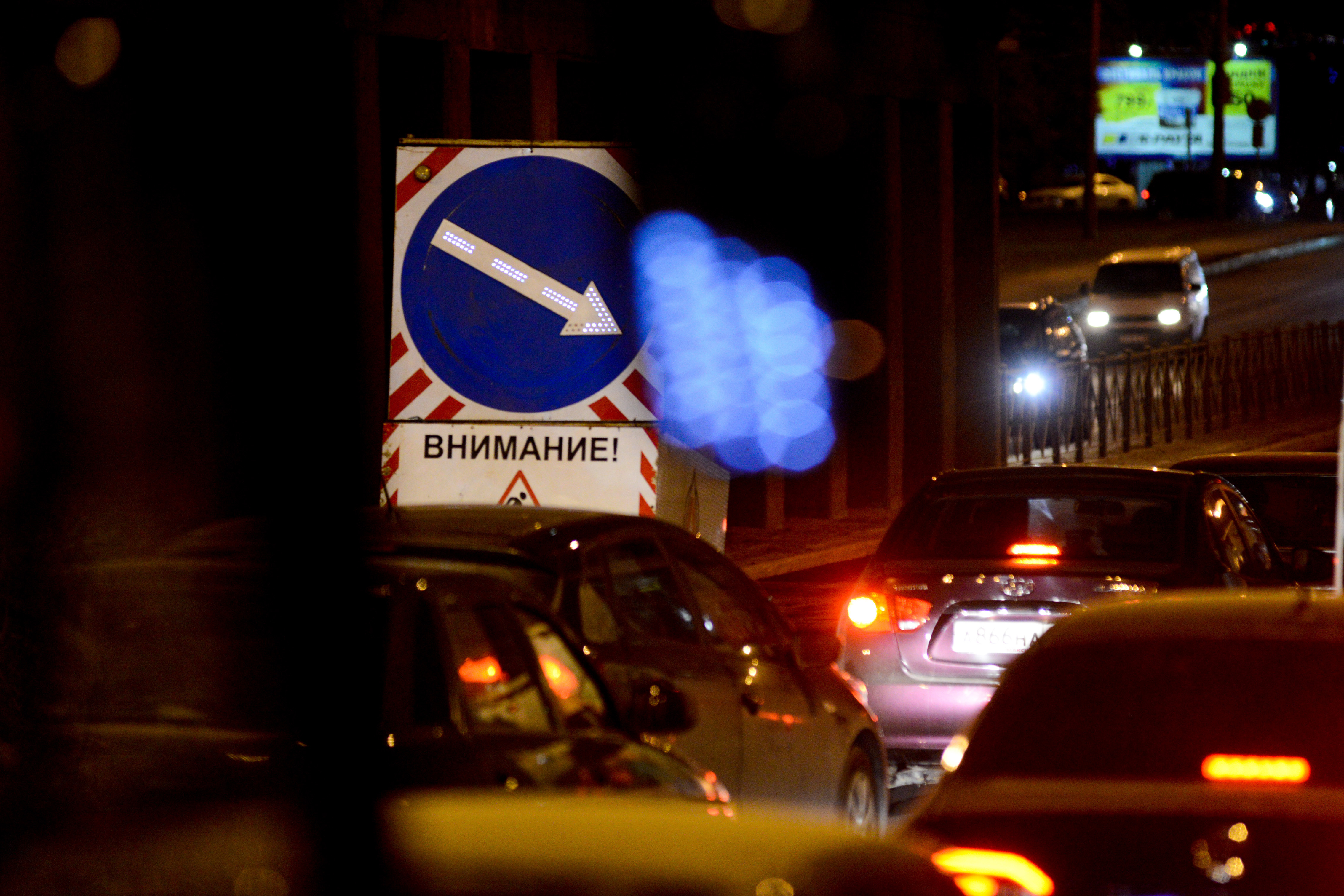 Дорожные ограничения начали действовать в трёх районах Петербурга с 8 июля