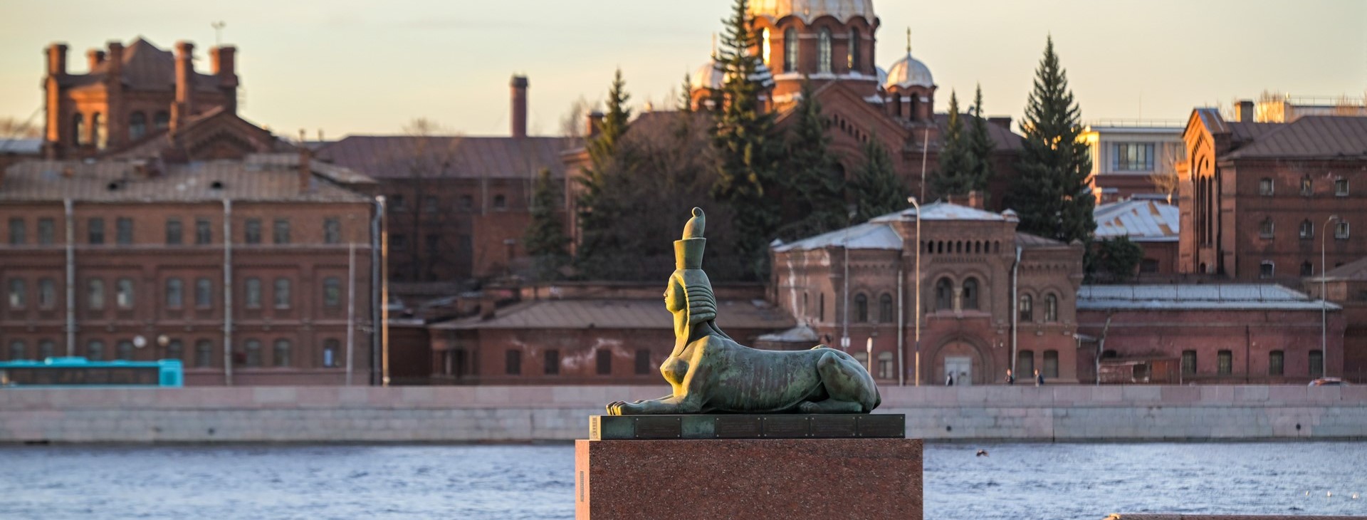 Пока не все дома: Петербург перешёл на коммерческую недвижимость