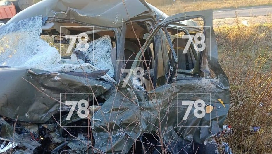 Экс-заключённый сбежал после ДТП с военным микроавтобусом в Карелии
