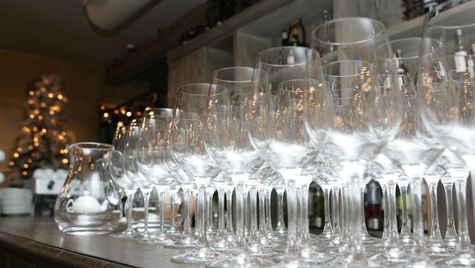 Россияне смогут покупать вино в онлайне. Россияне смогут покупать вино в онлайне.