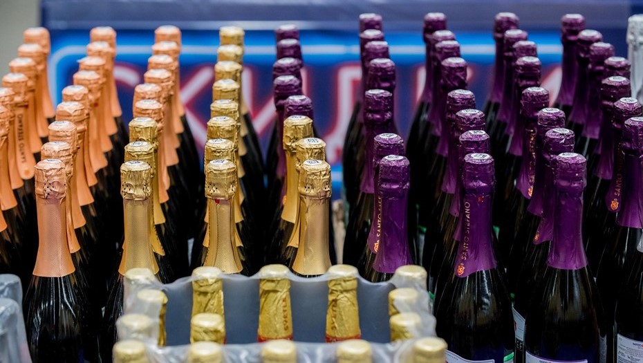 Работа гипермаркета "Лента". Работа гипермаркета "Лента".