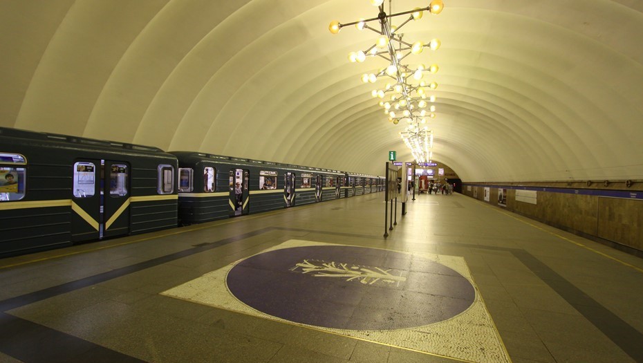 Станция метро "Озерки" в Петербурге.