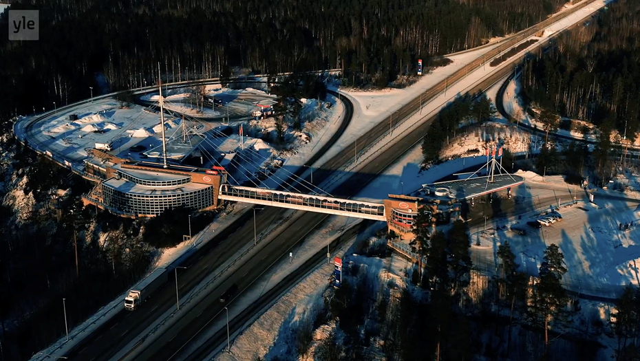 Вид на станцию Teboil в Хейноле, Финляндия. Снимок с видео.