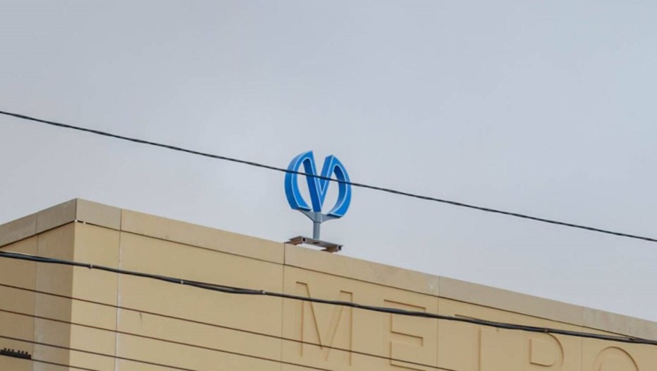 Установлен логотип на строящейся станции коричневой ветки. Установлен логотип на строящейся станции коричневой ветки.