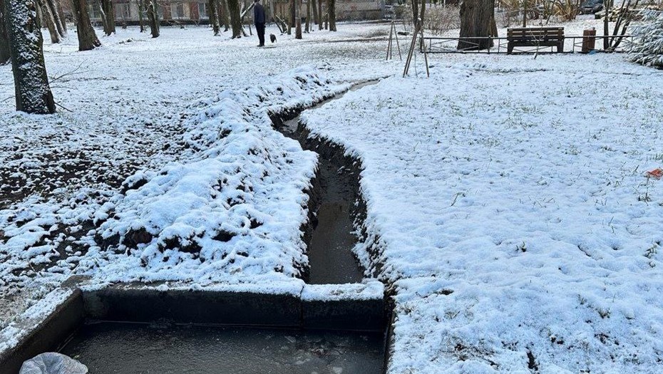 Канава в проезде между Манчестерской и Дрезденской улицами Канава в проезде между Манчестерской и Дрезденской улицами