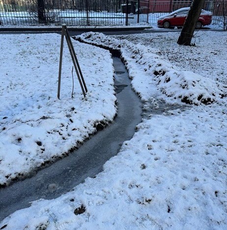 Канава в проезде между Манчестерской и Дрезденской улицами Канава в проезде между Манчестерской и Дрезденской улицами