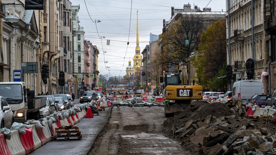 Перспектива улицы Куйбышева с видом на колокольню Петропавловского собора. 