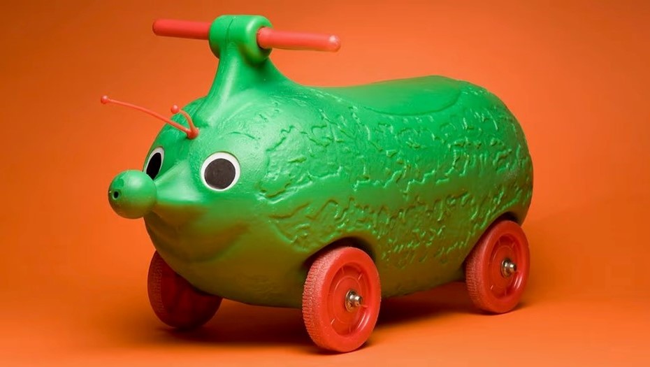 Культовая финская игрушка Kurkkumopo. Снимок с видео.