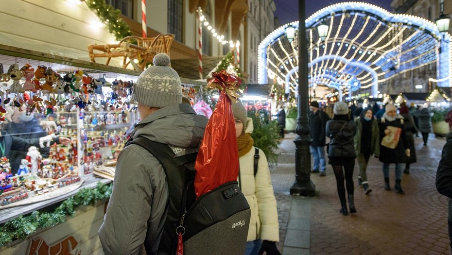 Петербуржцы начинают покупать новогодние подарки в декабре
