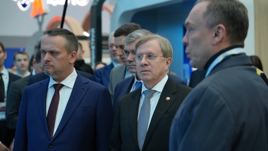 Генеральный директор "Портового Альянса" Михаил Кузнецов рассказал о проекте Port Favor зампреду правительства Виталию Савельеву и главе Минтранса РФ Андрею Никитину.