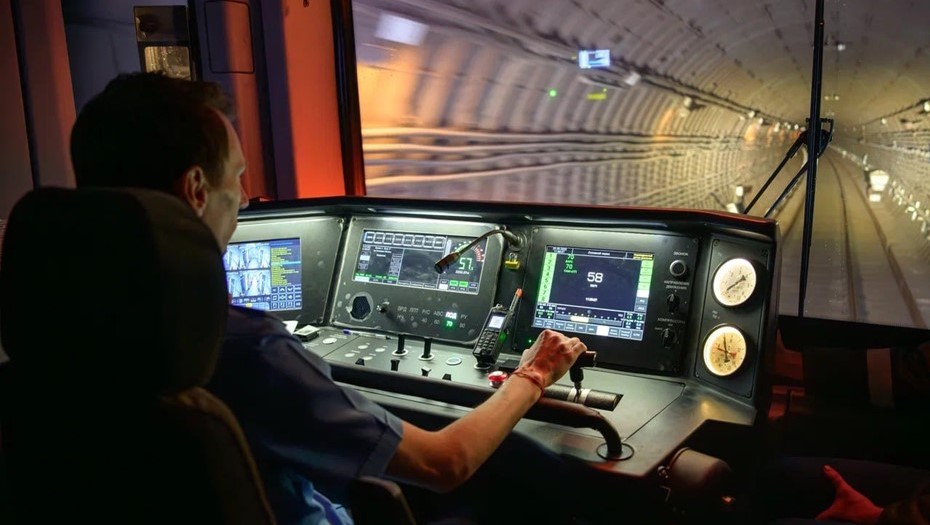 На "красной" линии метро запустили новые "Балтийцы" для "коричневой" ветки