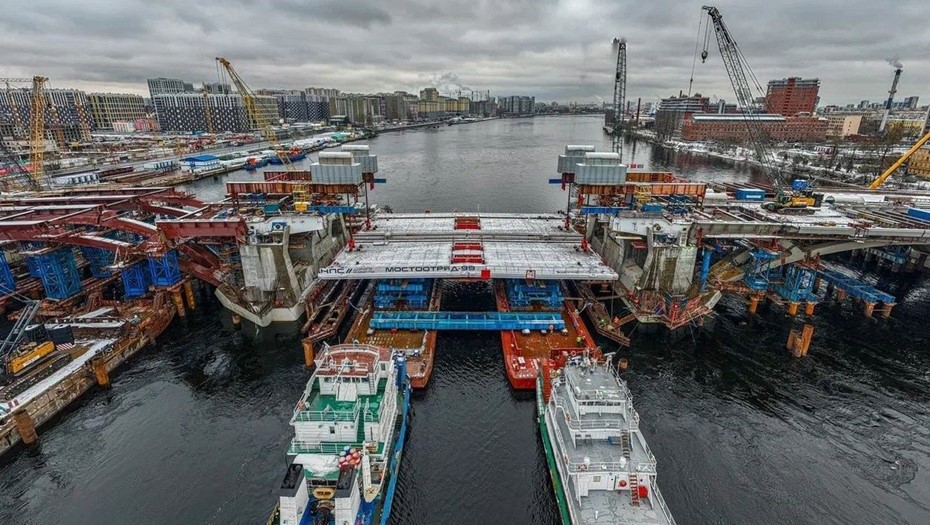 Строительство Большого Смоленского моста.
