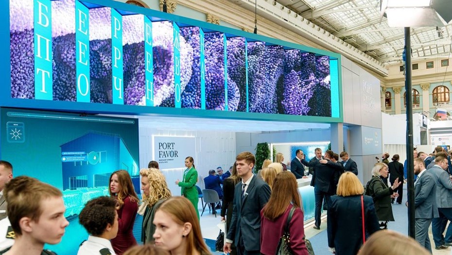 Стенд Port Favor на "Транспортной неделе" в Москве