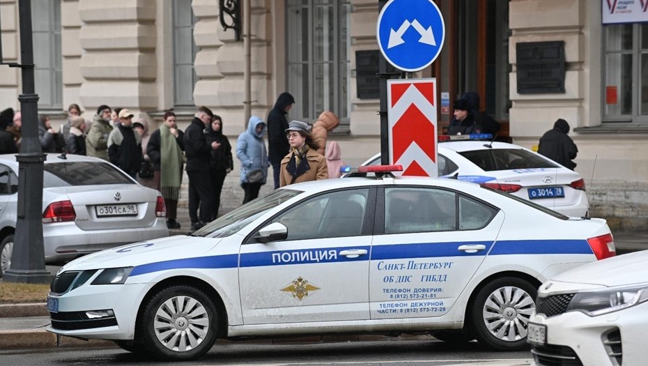 Офисный работник пришло в БЦ Петербурга с дымовой шашкой