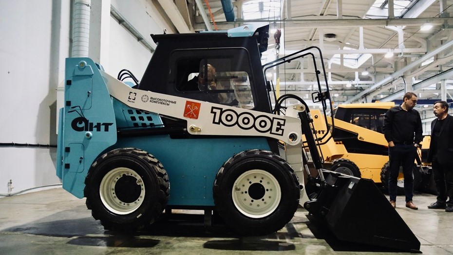 "Ростех" представил электропогрузчики для уборки петербургских дворов "Ростех" представил электропогрузчики для уборки петербургских дворов