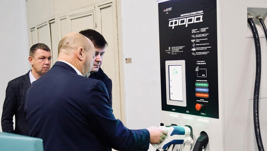 "Ростех" представил электропогрузчики для уборки петербургских дворов "Ростех" представил электропогрузчики для уборки петербургских дворов