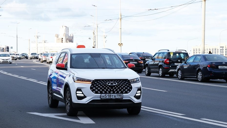 Частным таксистам разрешат работать на иномарках