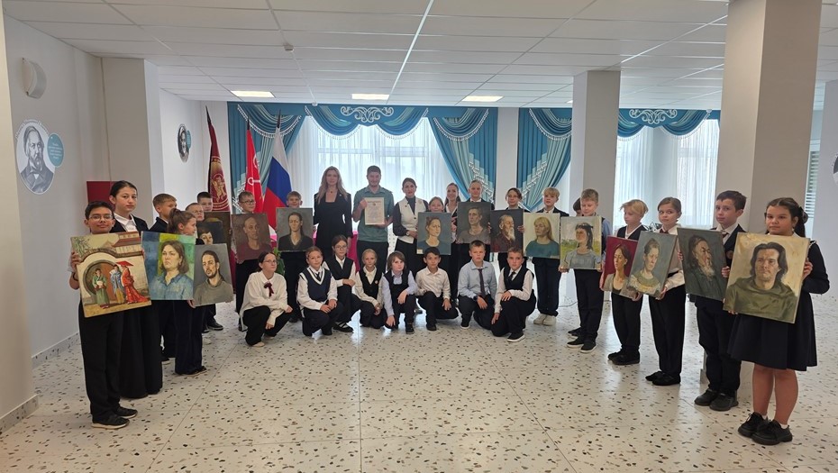 18 незадекларированных картин украсят стены школы Московского района 18 незадекларированных картин украсят стены школы Московского района