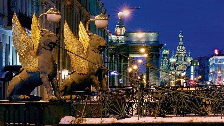 Грифоны на канале Грибоедова в Петербурге 