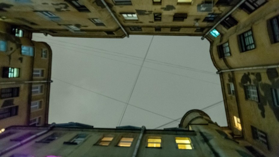 Двор-колодец в Петербурге.