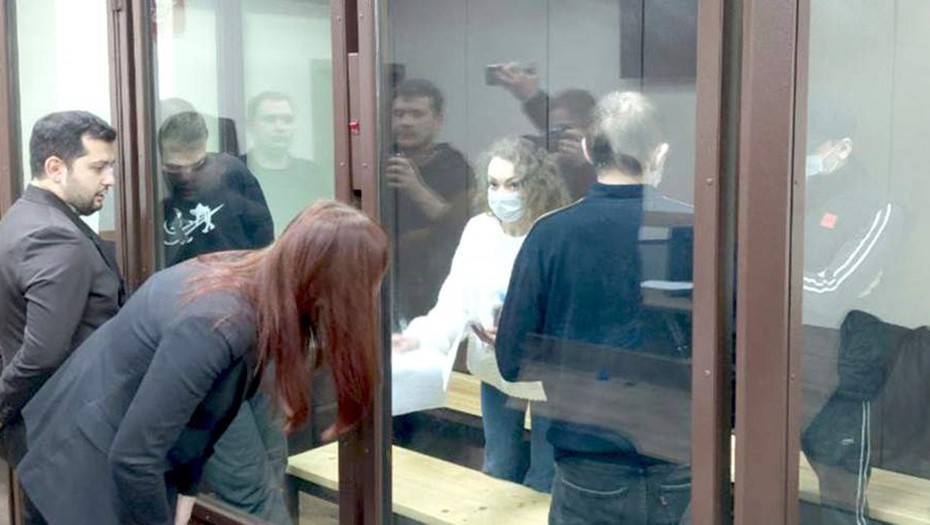 Фигуранты дела о продаже квартиры Долиной в суде. Фигуранты дела о продаже квартиры Долиной в суде.