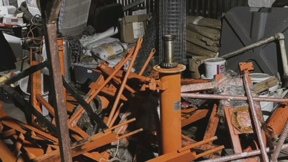 Снос нелегальных ангаров на улице Шелгунова в Петербурге